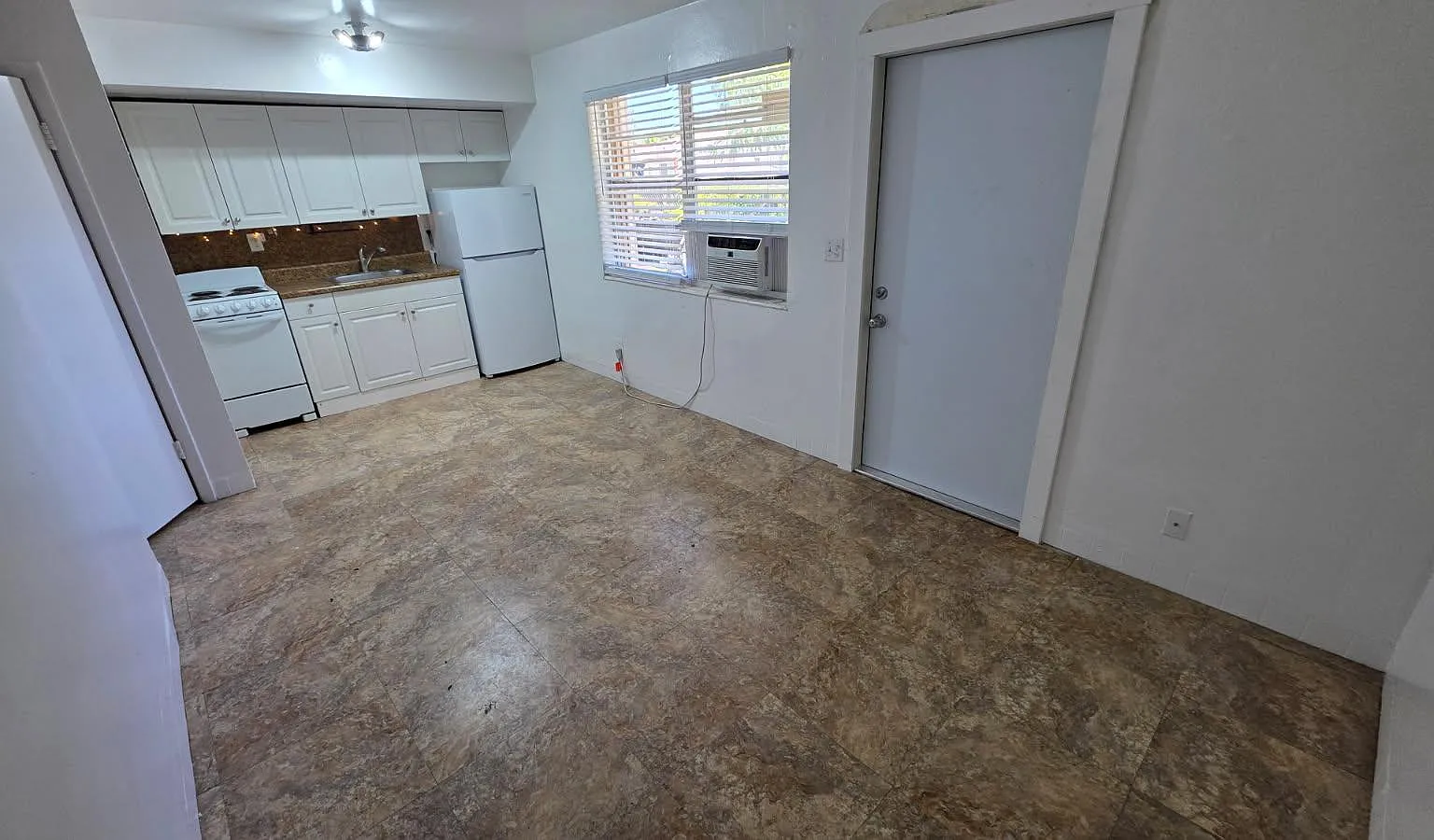 1 bed, 450 sqft, $1,300 — Photo 1