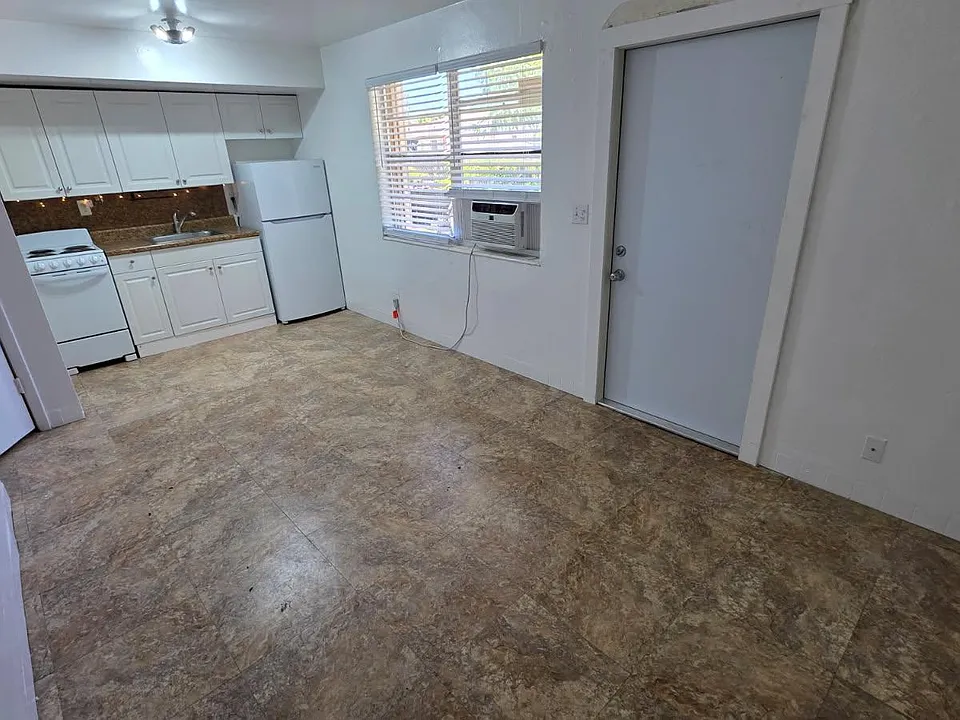 2850 SW 18th Ter #3