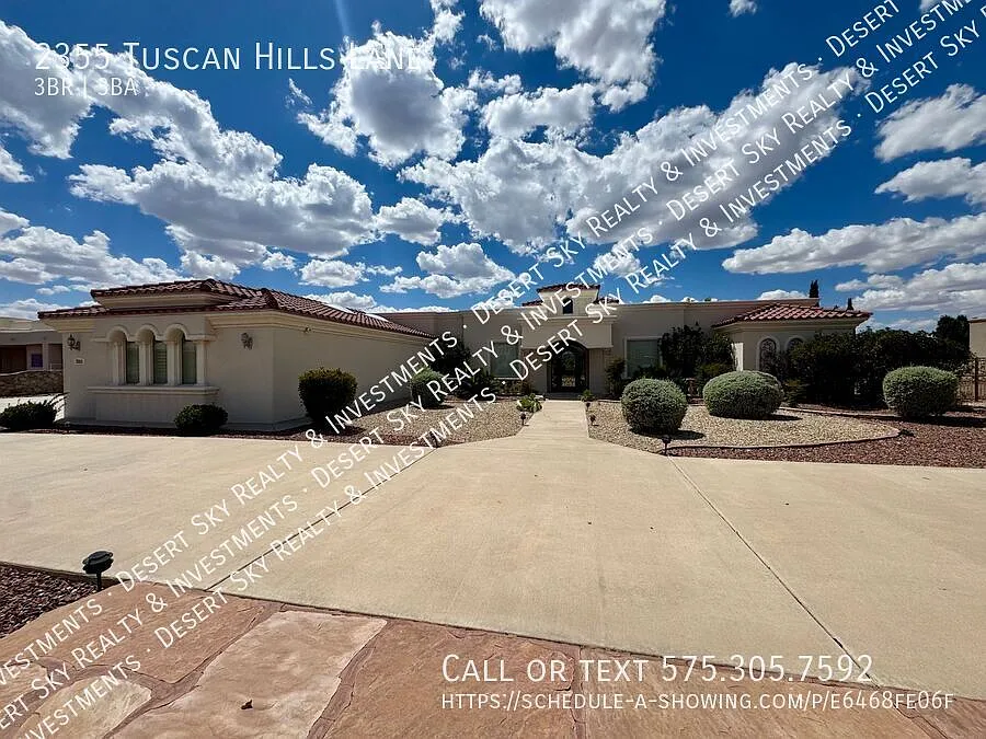 3 Bedroom 3 Bathroom Luxury Home — Photo 2