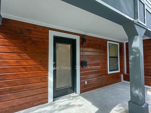 4th image of 225 S Pine St #201