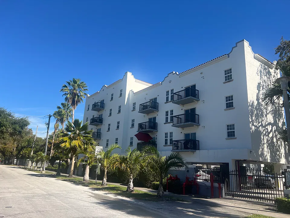2534 SW 19th Ave #308