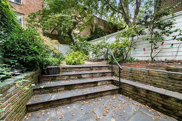 Rented by REAL New York | media 17