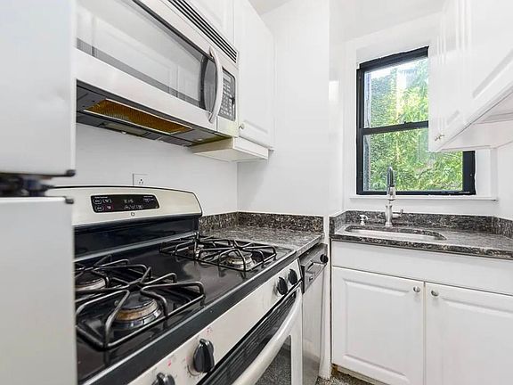 4th image of 483 Ocean Pkwy APT 1E