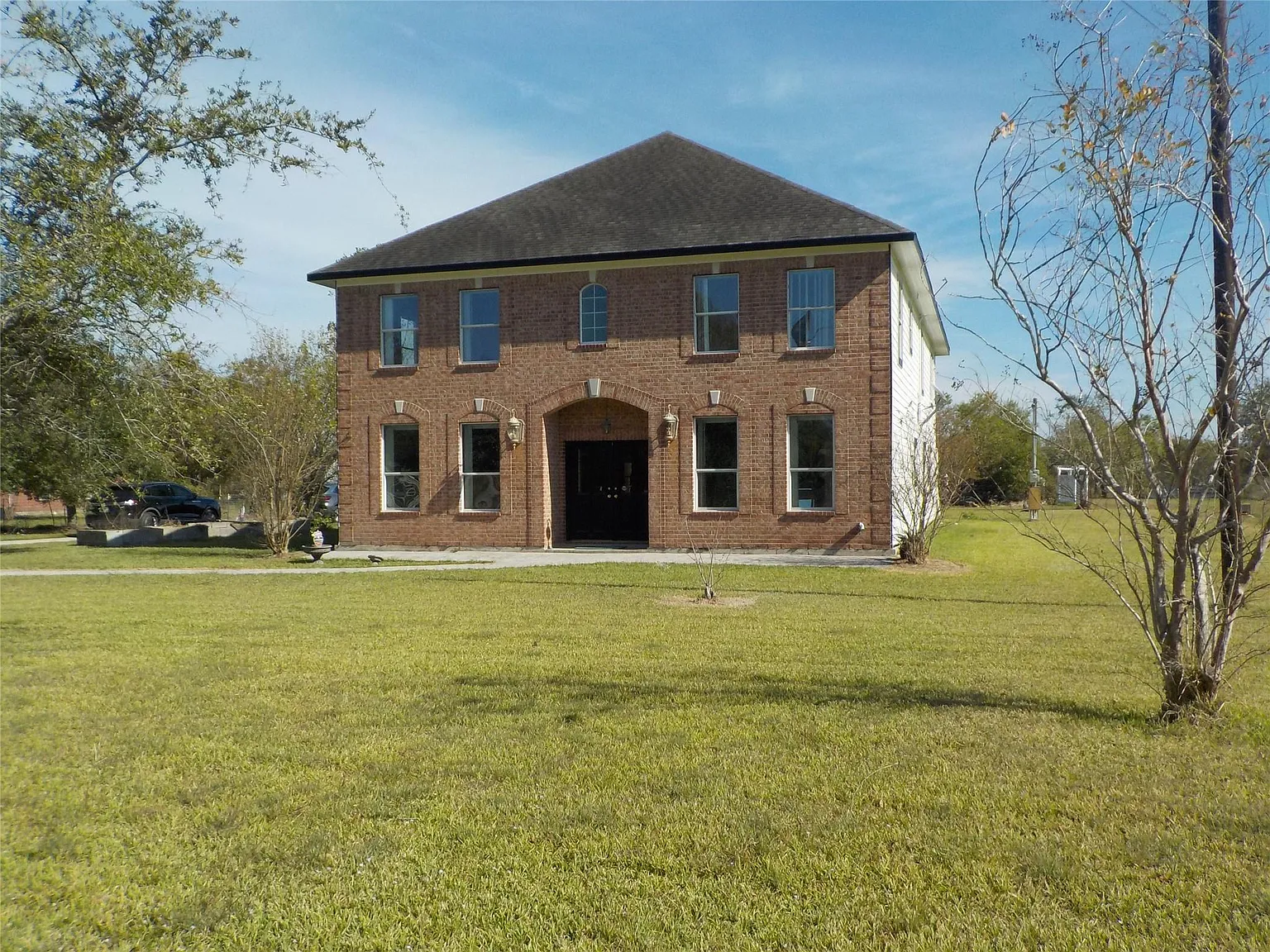4 bed, 2.5 bath, 4176 sqft, $3,200 — Photo 1