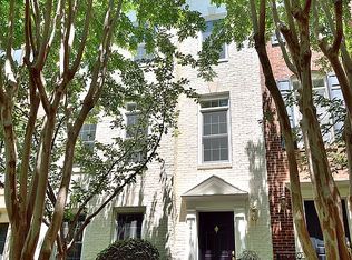 2411 Fairfax Dr, Arlington, VA 22201