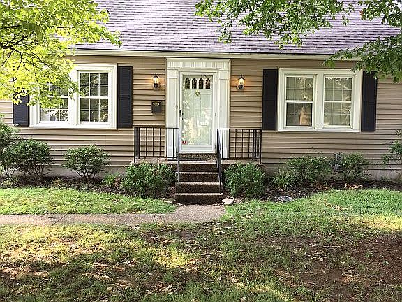 2nd image of 913 Ardmore Dr
