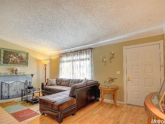 3rd image of 4721 Kingbird Way