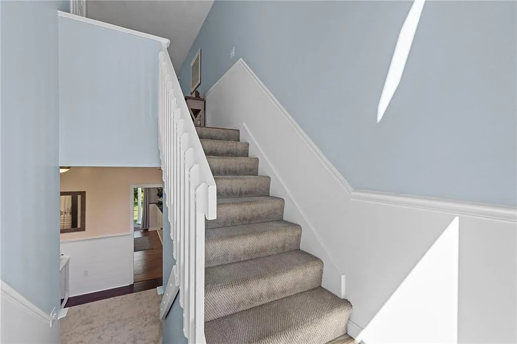 3 bed, 2.0 bath, 1282 sqft, $3,200 — Photo 4