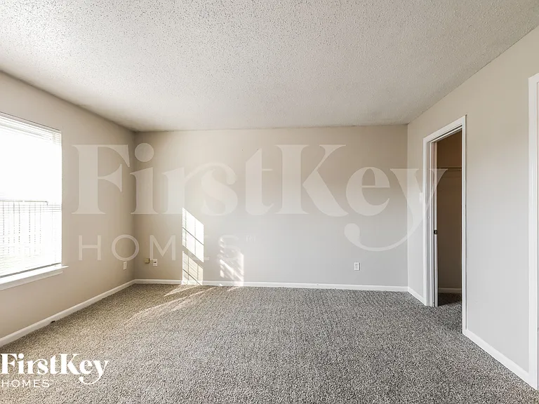 2312 Westmere Dr — Photo 9