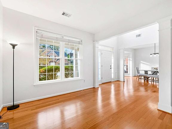 5th image of 243 Wedmore Ct