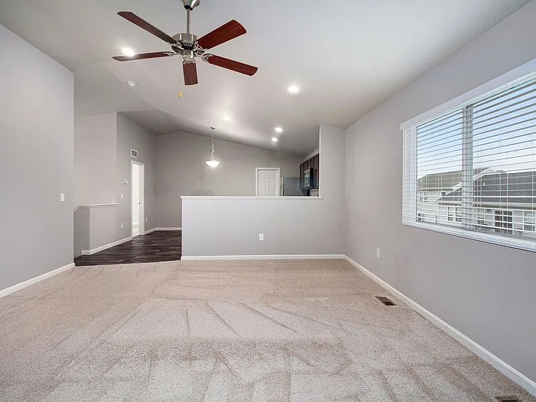 372 White Pine Ct — Photo 22