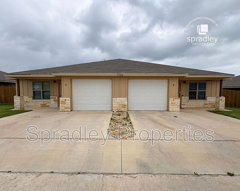 1st image of 1031A Edwards Dr