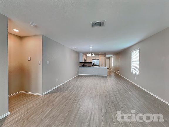 3rd image of 10250 Devon Wheel St