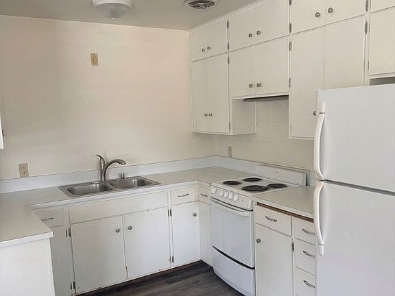 4th image of 105 2nd Ave SW #4