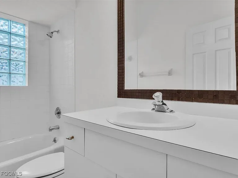 1580 Argyle Dr — Photo 16