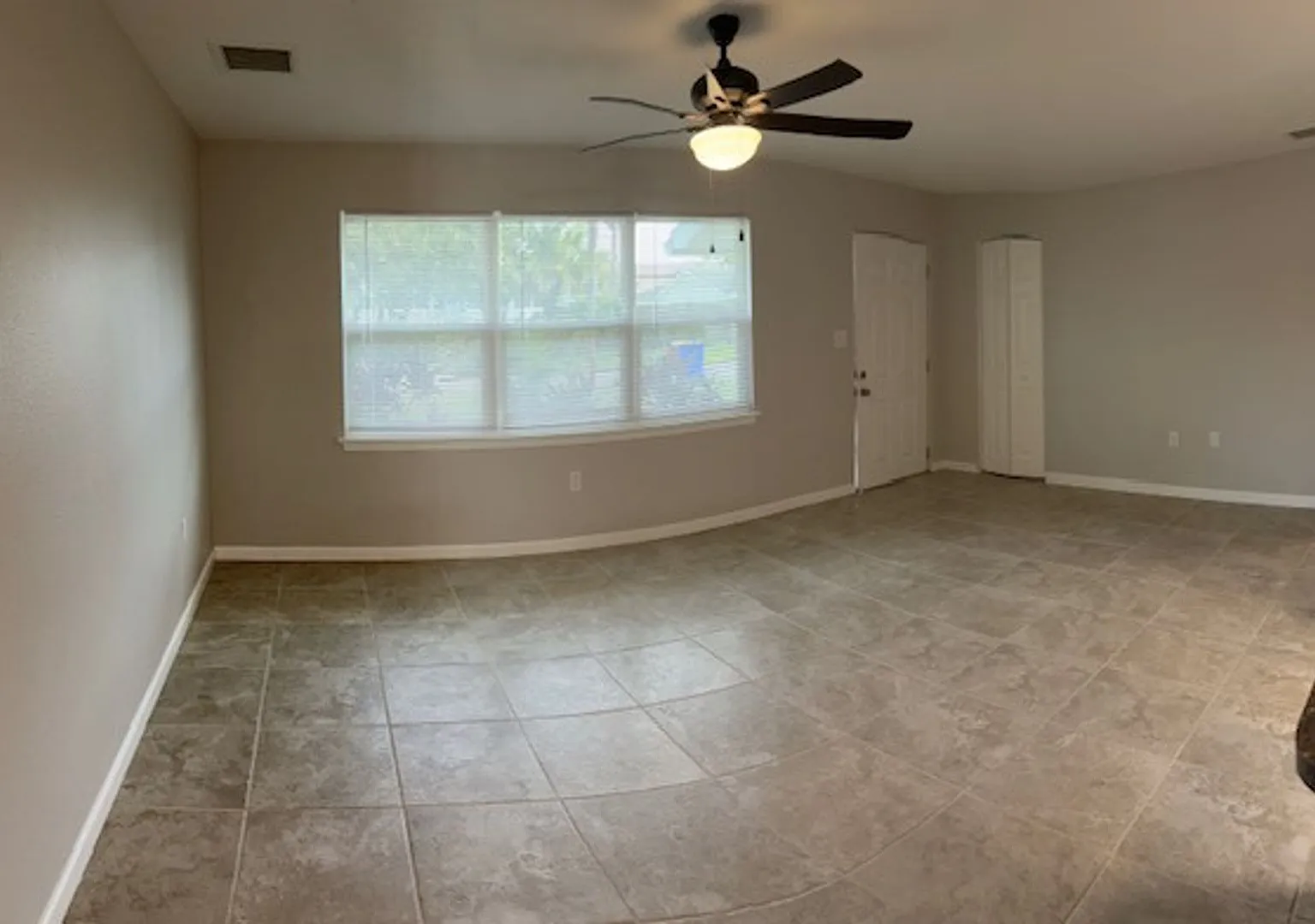 Must See! Renovated 3/2 Block Home Close To River! Water and Lawn Care Included — Photo 2