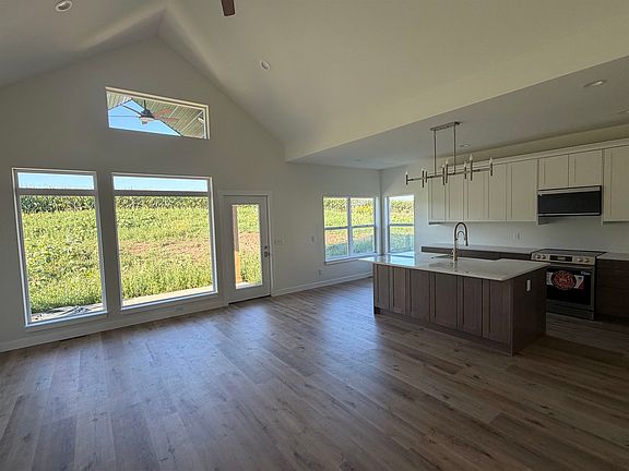 5th image of 205 W 2nd