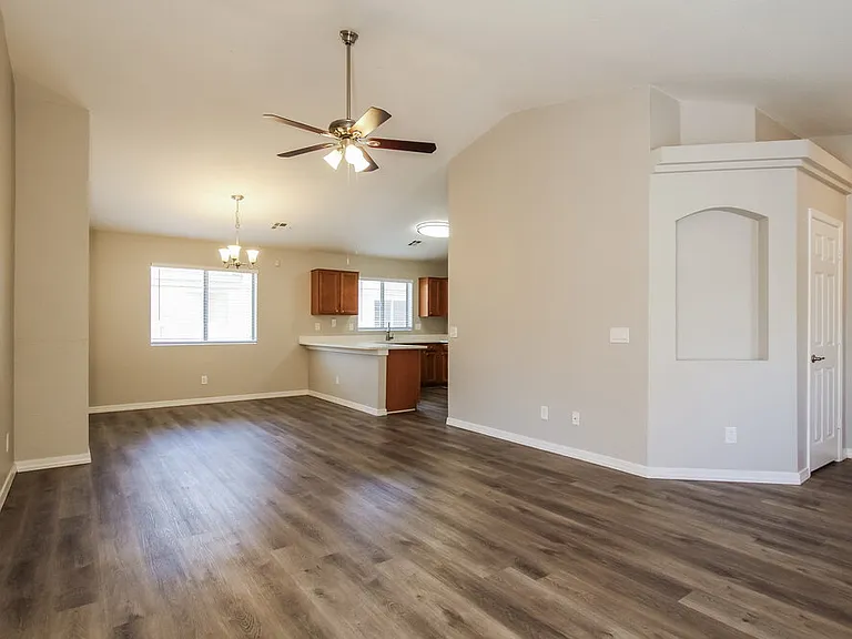 23257 W Cocopah St — Photo 4