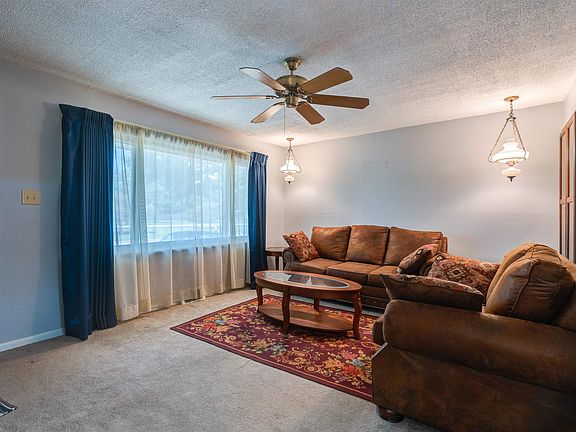 4th image of 905 Windsor Dr
