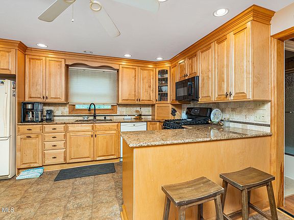 5th image of 1297 Floral Avenue