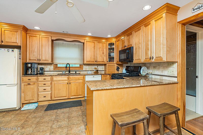 5th image of 1297 Floral Avenue