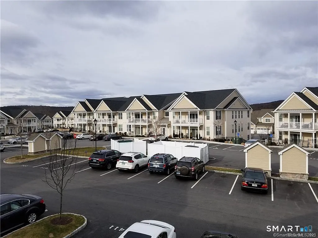 Building Photo - 424 Center Meadow Ln #424
