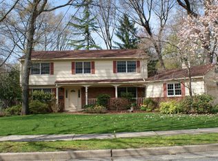 5 Hunter Ct, East Brunswick, NJ 08816