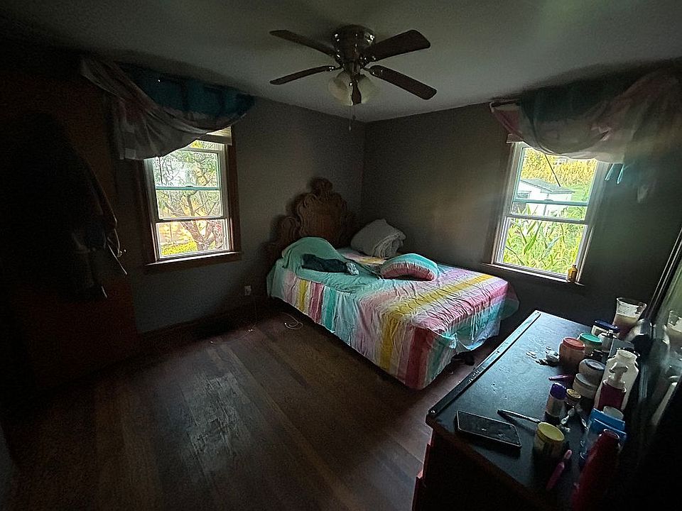 2nd image of 406 S Main St