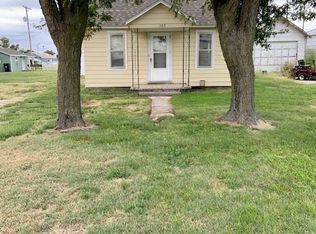 107 S 7th St, Wakeeney, KS 67672