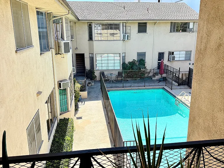 8222 De Longpre Ave #6 — Photo 1