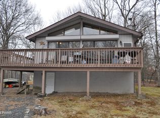 106 Marble Ct, Milford, PA 18337