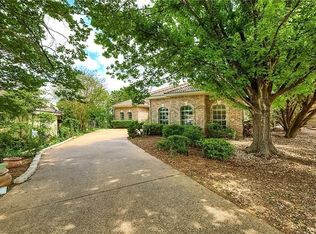 3 Candleleaf Ct, The Hills, TX 78738