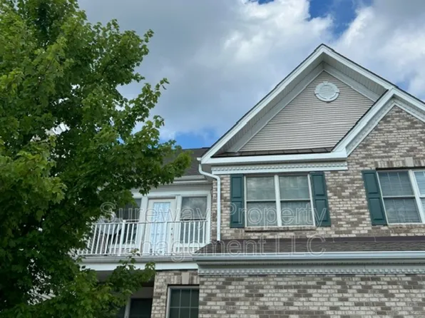 18 Deepwater Cir, Manalapan, NJ 07726