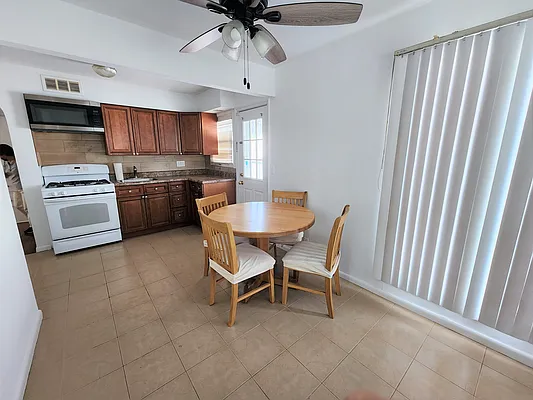 Rented by Winzone Realty Inc | media 15