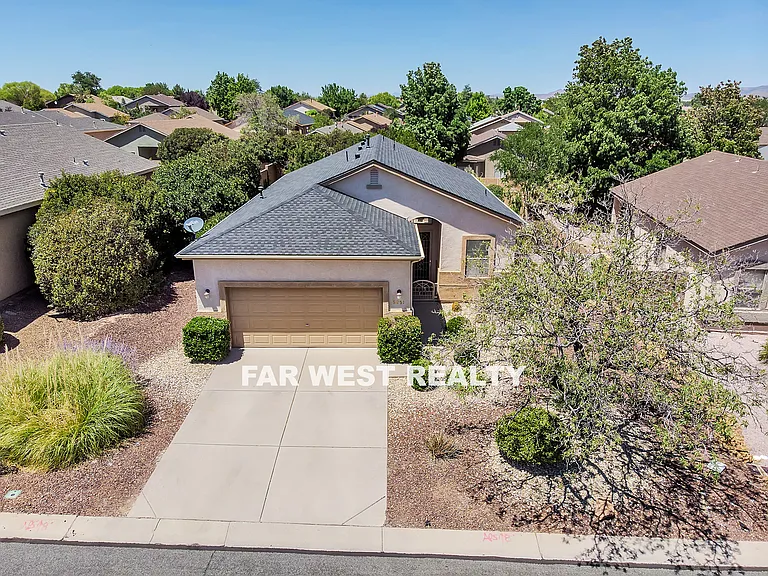 5251 N Celestine Ct — Photo 1
