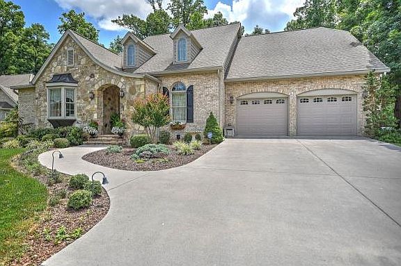 3rd image of 237 Cheshire Ln