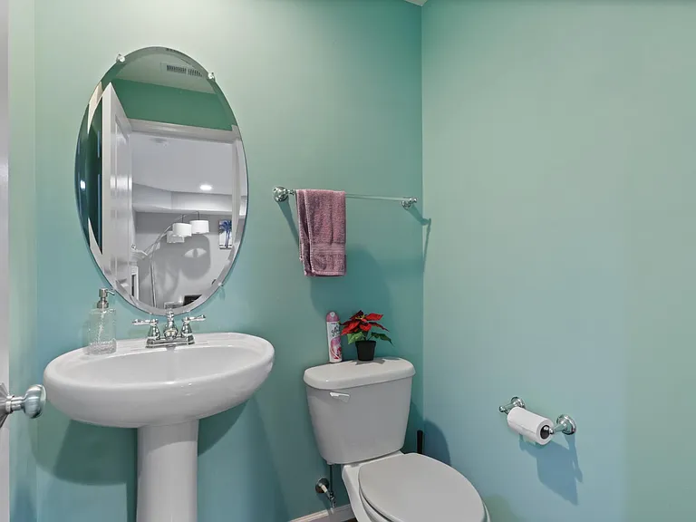 25097 Croxley Green Sq — Photo 3