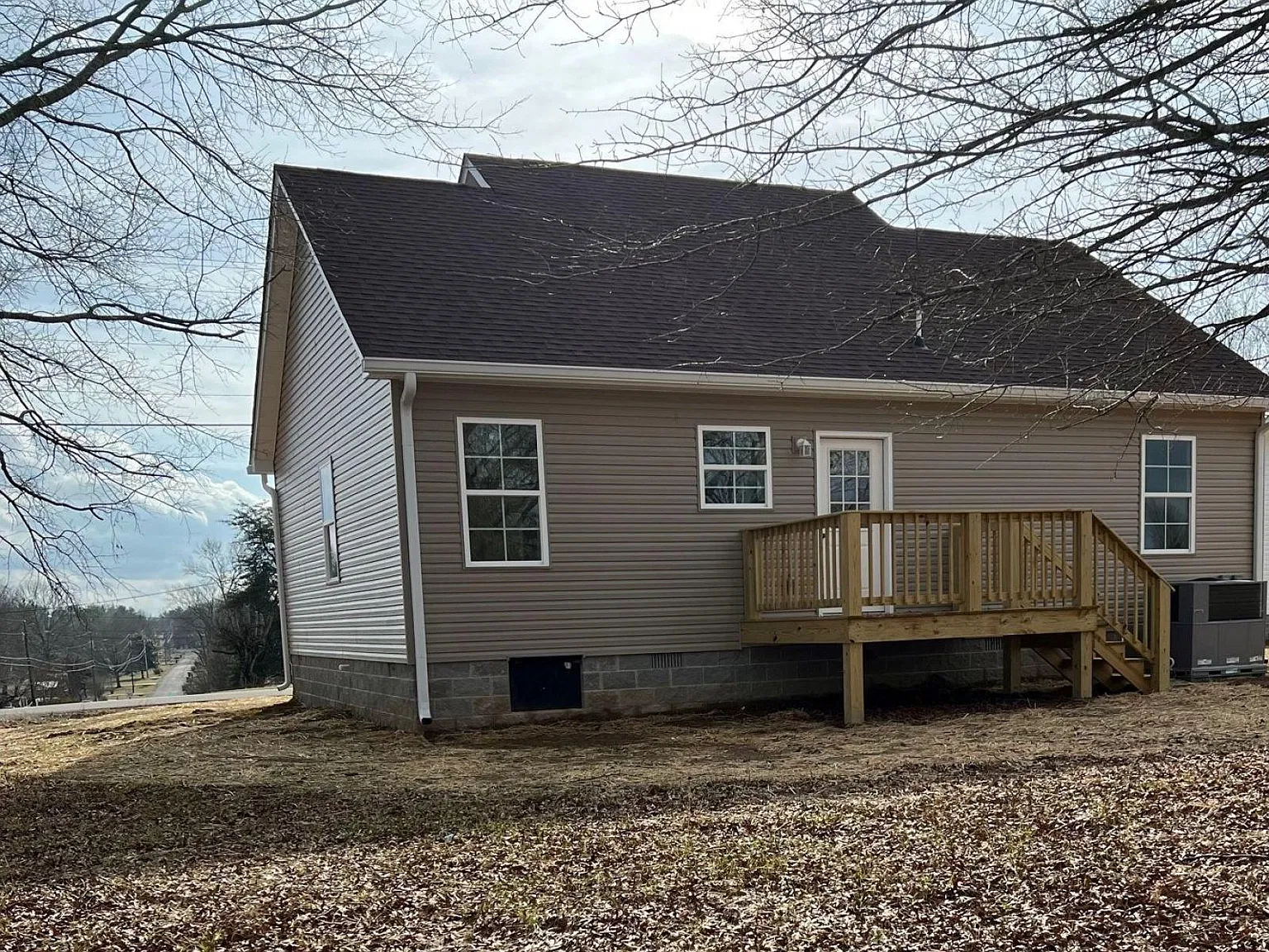 3 bed, 1100 sqft, $1,700 — Photo 3