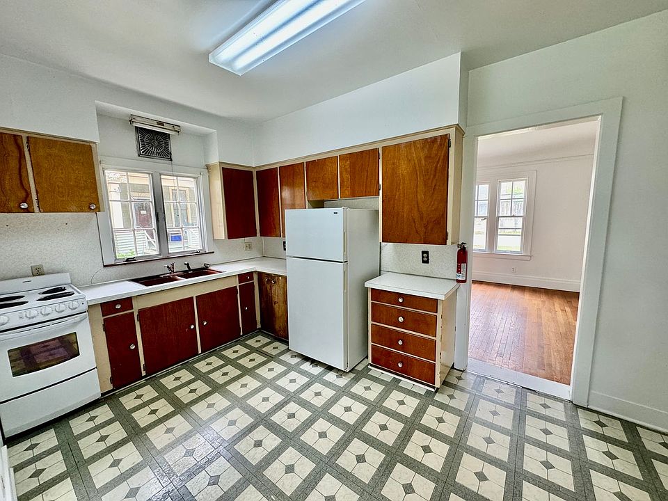 1st image of 211 N Adams St APT 2