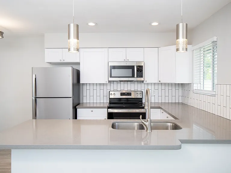 2122 W Augusta Ave #7 — Photo 29