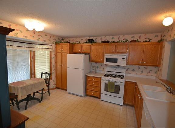 4th image of 14060 Essex Ct