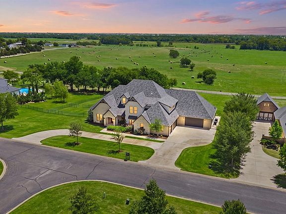 4th image of 21577 Villagio Dr