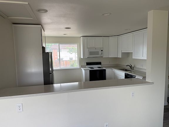4th image of 4446 S Newton St