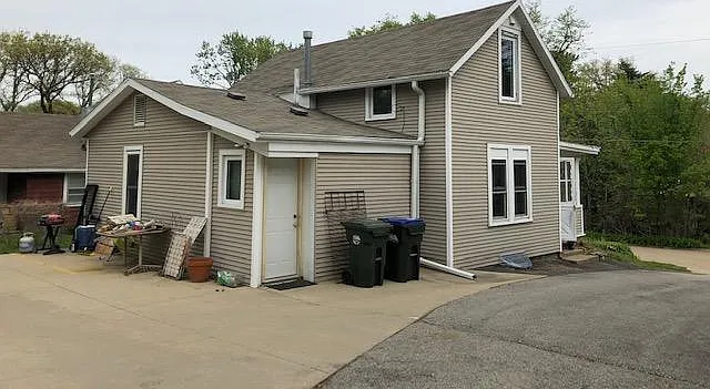 3 bed, 1373 sqft, $2,100 — Photo 1