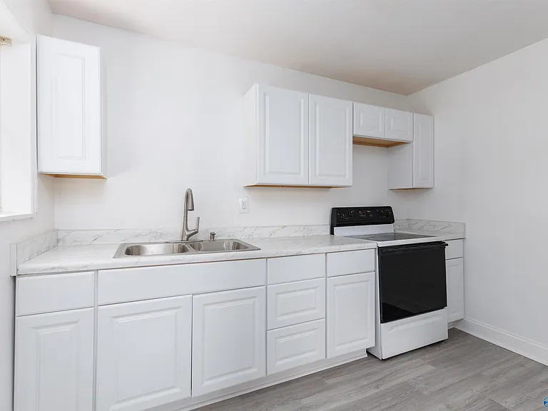 214 Richmond Dr NW — Photo 6