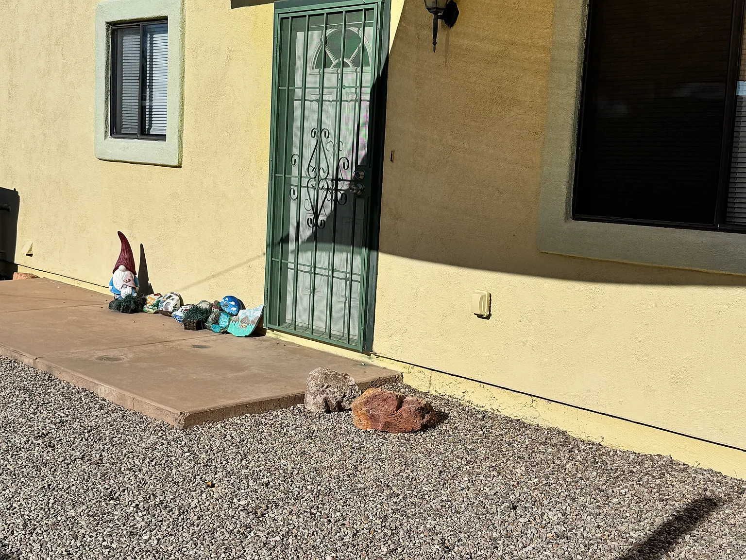 2126 N Catalina Ave — Photo 2