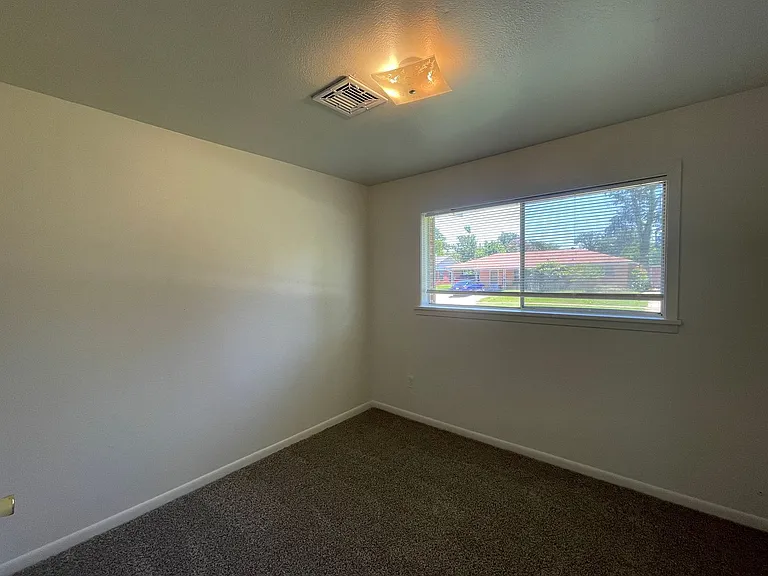 4212 Elaine St — Photo 6