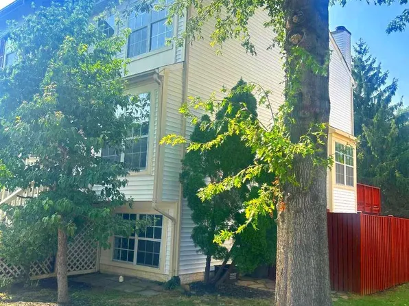 14220 Autumn Cir, Centreville, VA 20121