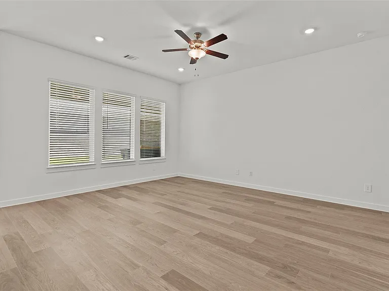 4009 Pear Tree Way — Photo 4