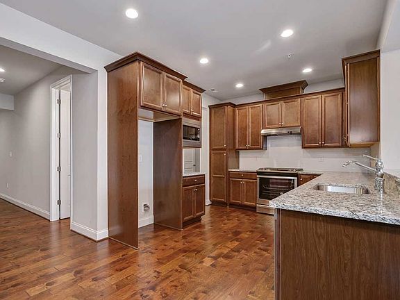 2nd image of 443 Roebling Ct